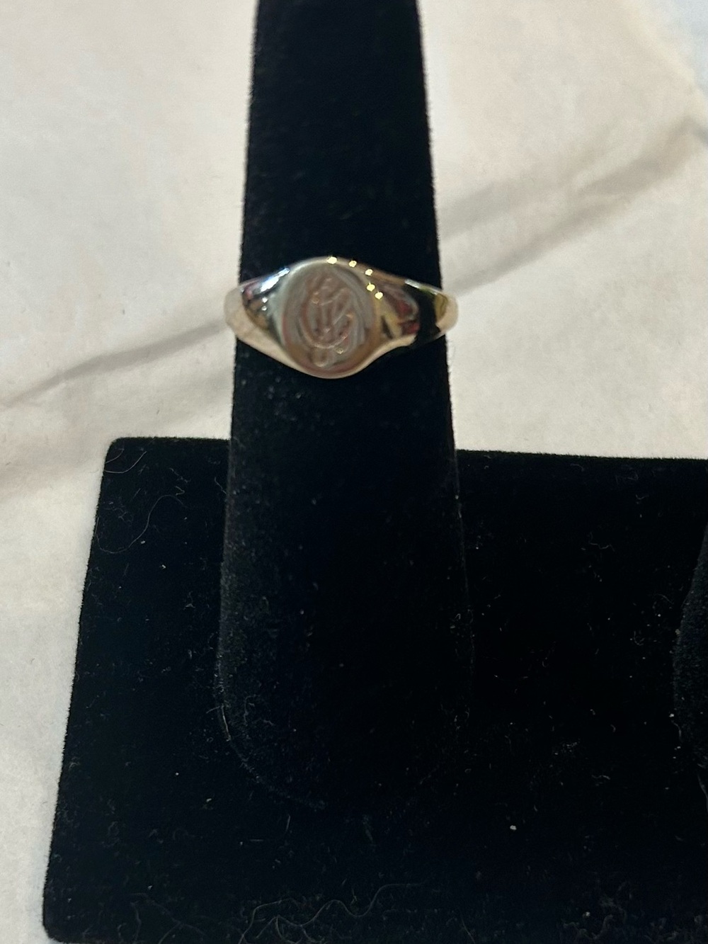 Vintage ‘80’s Avon Gold-Tone Engraved Signet Ring